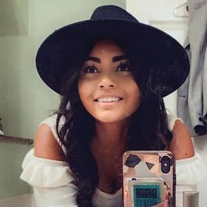 Meet your Posher, Leona